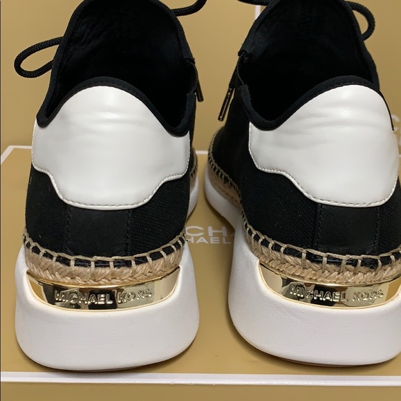 Finch Canvas Lace Up Sneakers - Picture 5 of 7